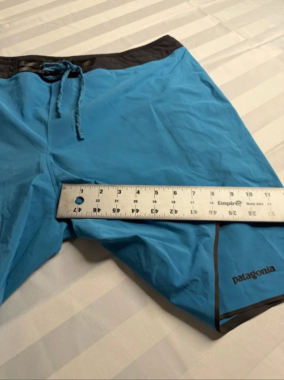 Patagonia Men’s Hydrolock Blue Board Shorts Swim Trunks Size 38